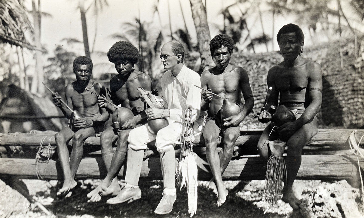 L'anthropologue Bronislaw Malinowski en 1918 dans les îles Trobriand, au large de la Nouvelle Guinée.